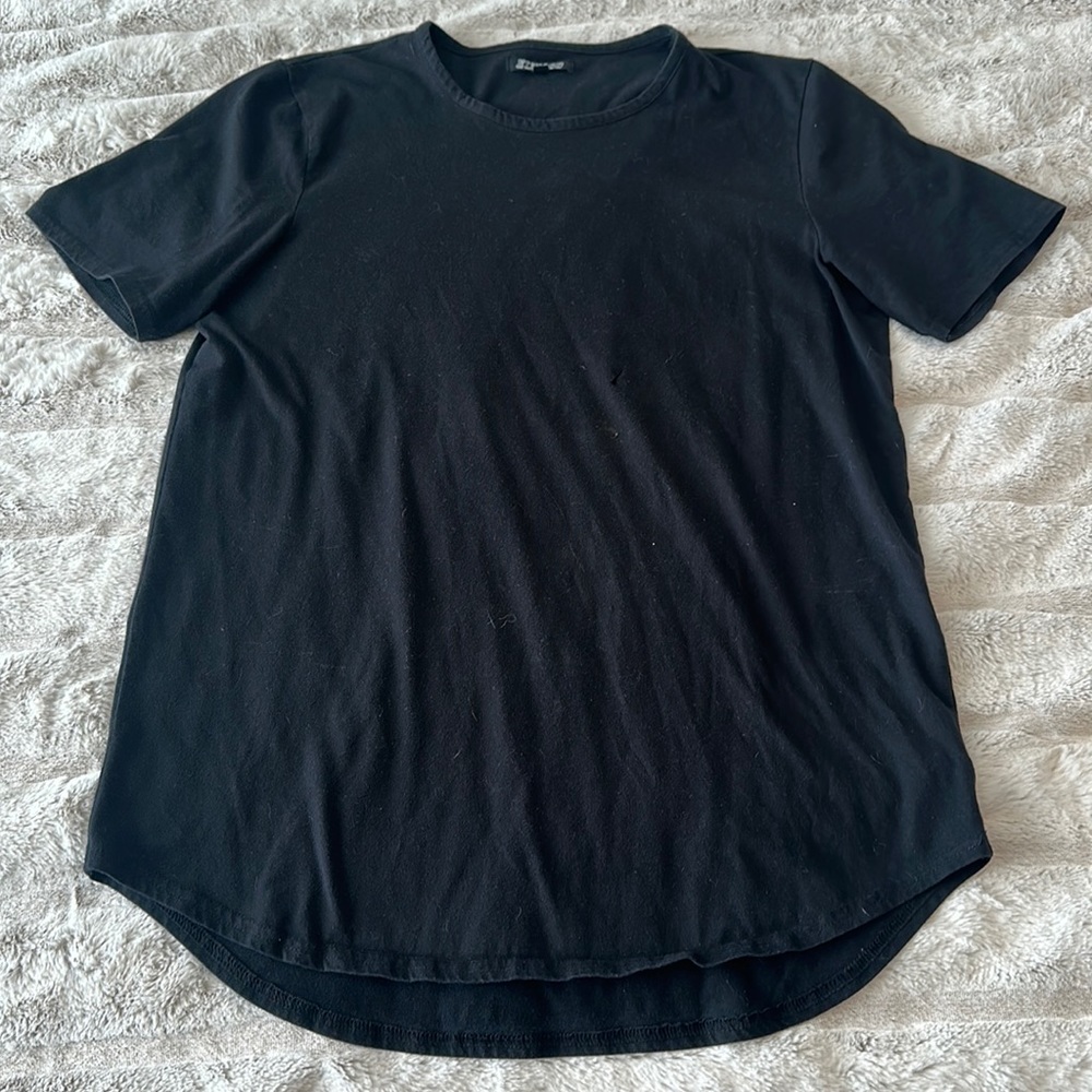 Men’s scooped hem t shirt